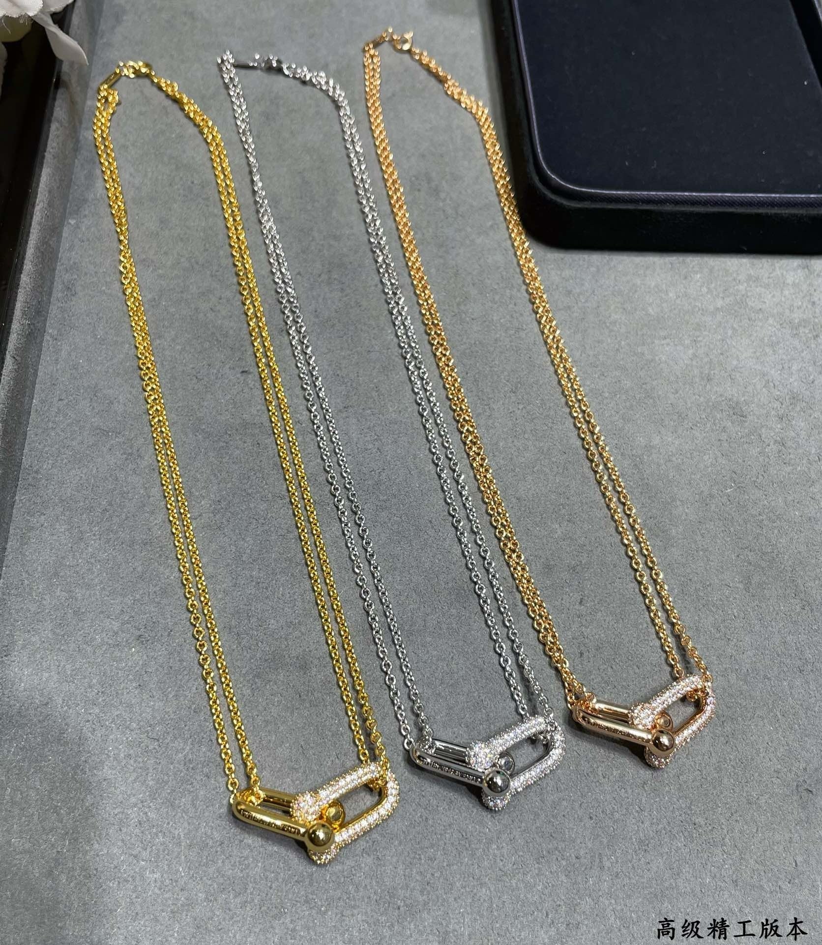 JW964 Tiffany & Co Large Double Link Pendant