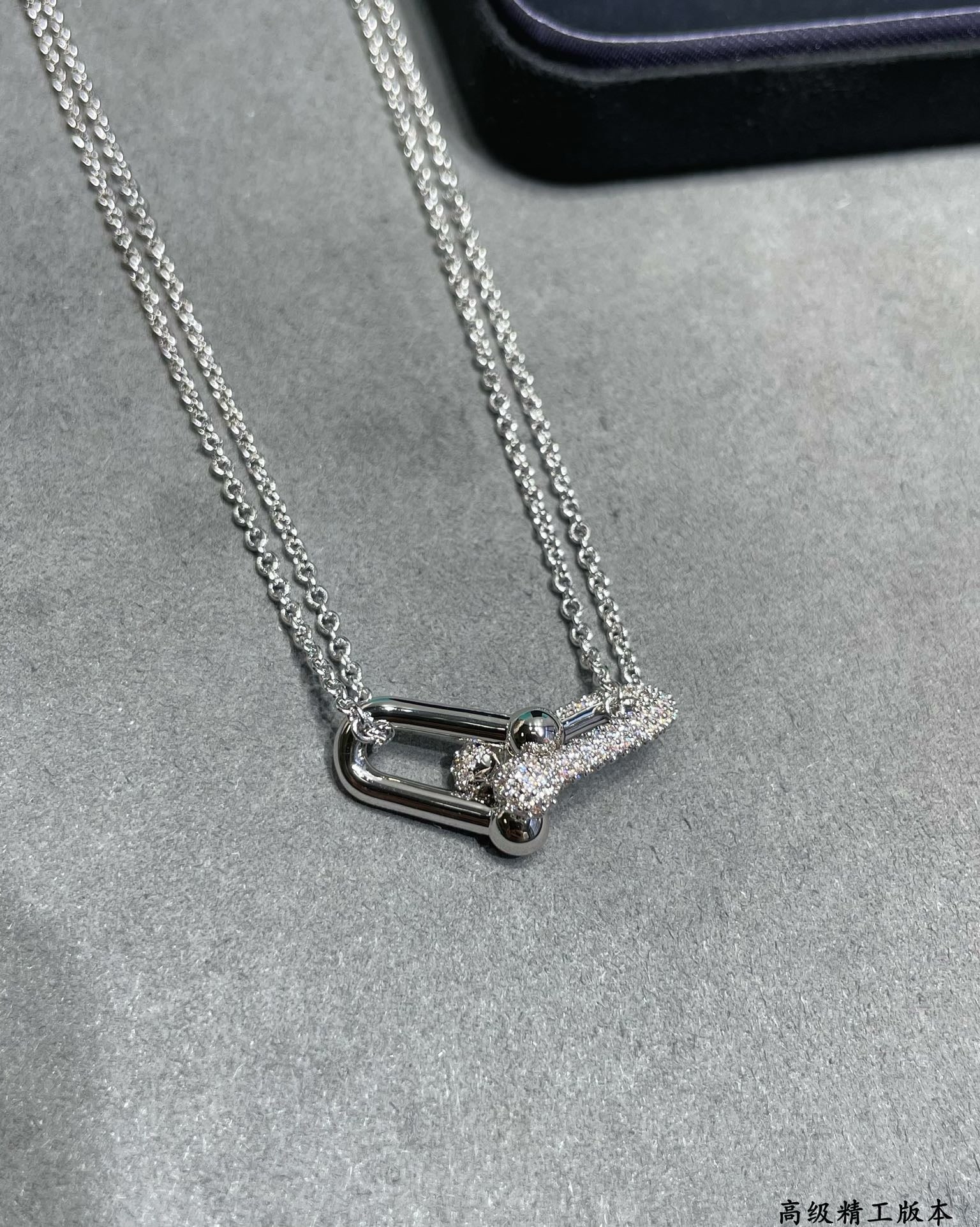 JW964 Tiffany & Co Large Double Link Pendant